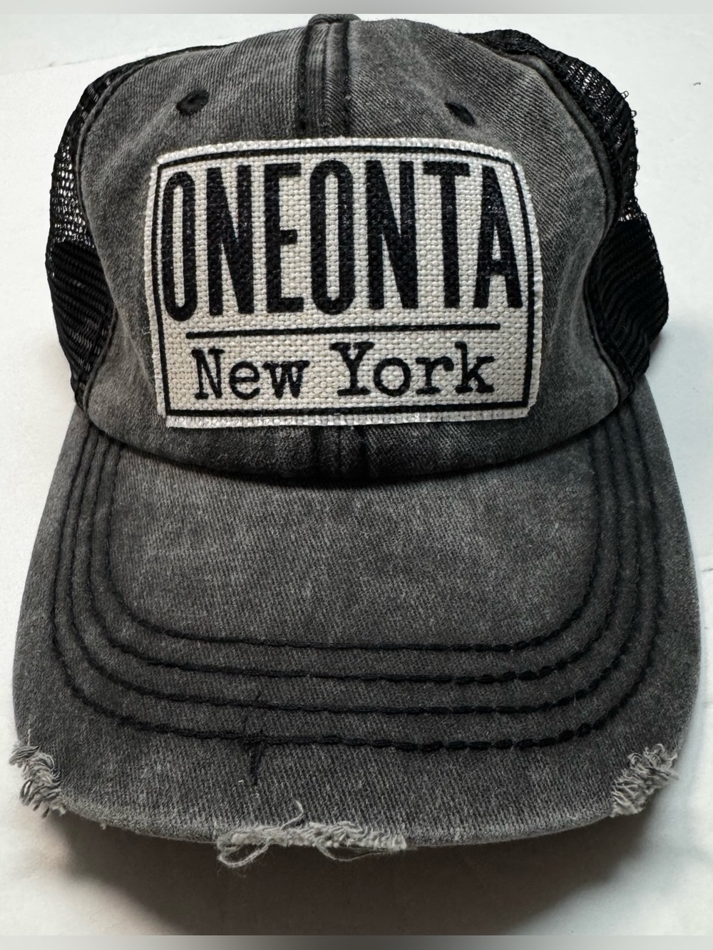 Men's SUNY ONEONTA New York Distressed Trucker Hat OS Adjustable. Never Worn